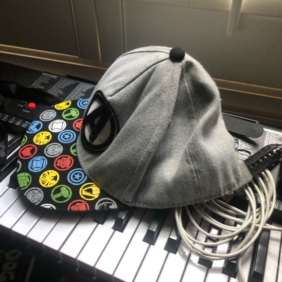 Avengers hat - Picture 2 of 4